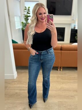 JUDY BLUE MID RISE RAW HEM BOOTCUT JEANS SIZE 20